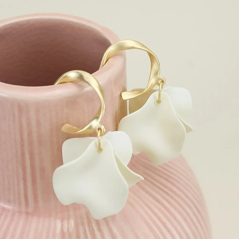 Vintage White Flower Heart Tassel Earrings,